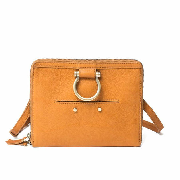 http://essepursemuseum.com/cdn/shop/products/Sapahn-Bag-Mini-M-Leather-Crossbody_77bbfb10-1695-4107-8c52-67a3730723b5_1200x630.jpg?v=1630702639