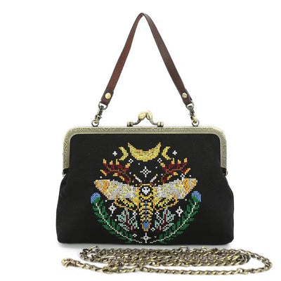 Comeco Bag: Kisslock Skull Head Moth-ESSE Purse Museum & Store