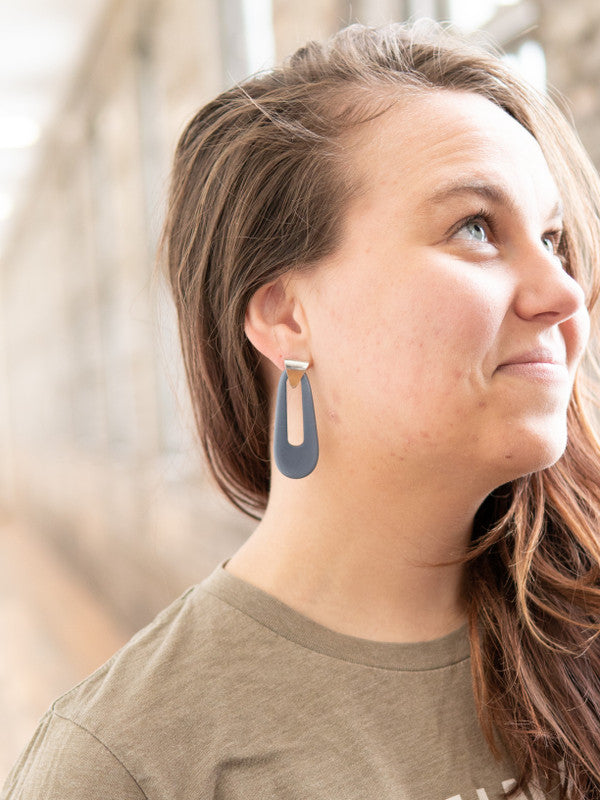 Fair Anita Earrings: Offbeat Resin-ESSE Purse Museum & Store