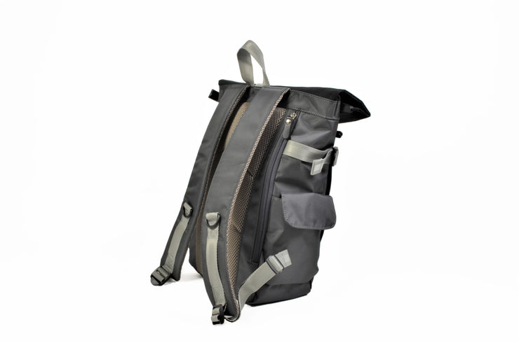 Harvest Label Backpack: 2-Tone Rolltop-ESSE Purse Museum & Store