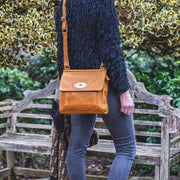 Primehide Bag: Columbia Crossbody-ESSE Purse Museum & Store