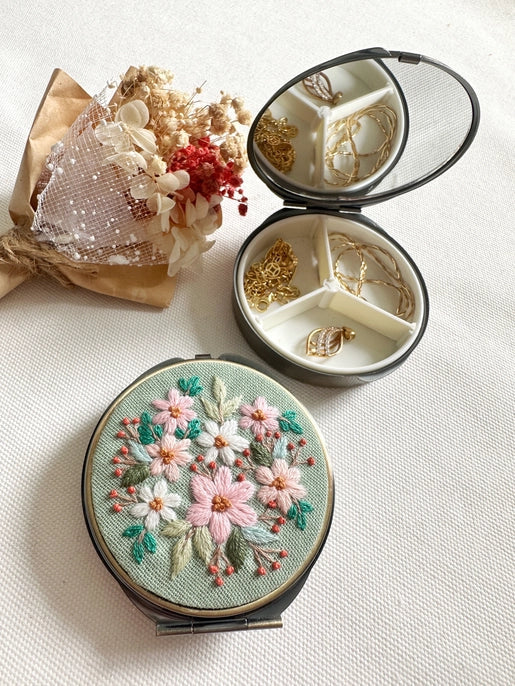 Quince Fables: Jewelry Box Compact-ESSE Purse Museum & Store
