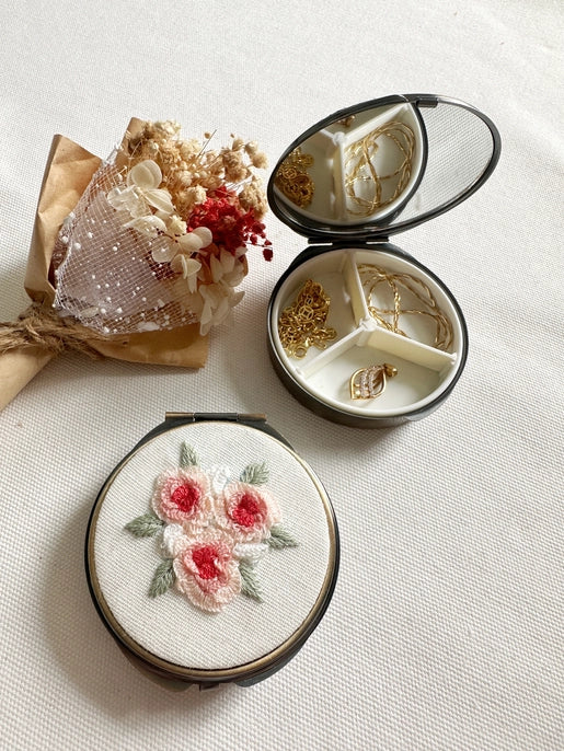 Quince Fables: Jewelry Box Compact-ESSE Purse Museum & Store