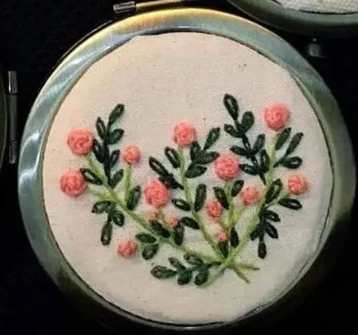 Quince Fables Compact Mirror: Scarlett-ESSE Purse Museum & Store