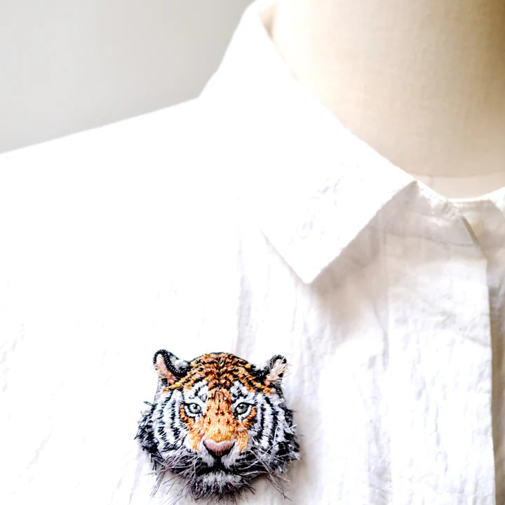 Trovelore Brooch: Sumatra Tiger-ESSE Purse Museum & Store