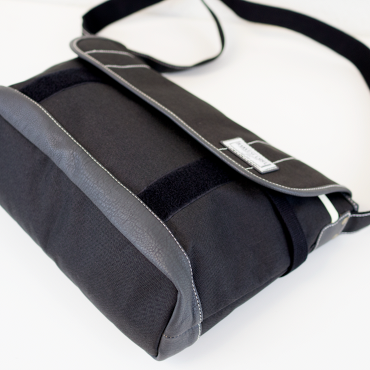 Harvest Label Bag: Palette Messenger-ESSE Purse Museum & Store