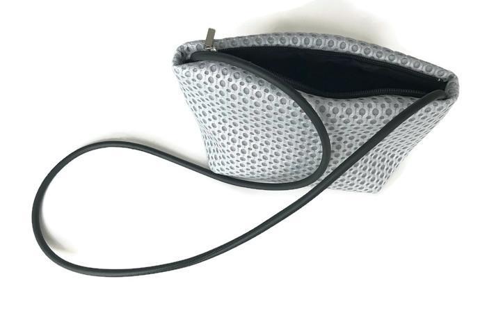 In-Zu Crossbody Bag: Medium Mouse-ESSE Purse Museum & Store