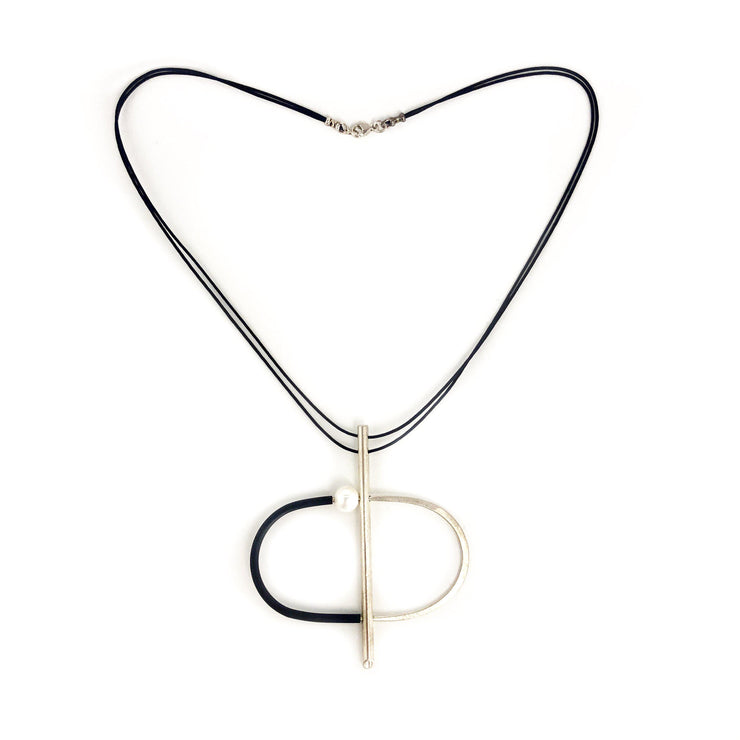 Inteplei Necklace: B & W Oval W/Pearl-ESSE Purse Museum & Store