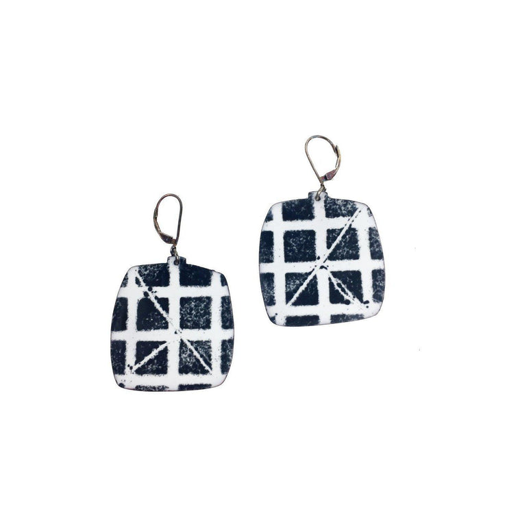 Julie Shaw Square Earrings: White/Black-ESSE Purse Museum & Store