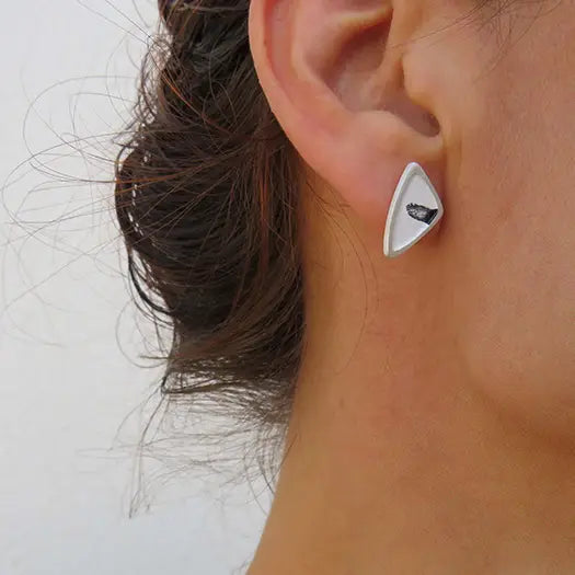 KimyaJoyas Earrings: Artistic Triangular Enamel Studs-ESSE Purse Museum & Store